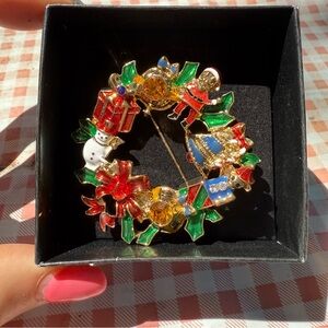Avon 2010 Collection Holiday Wreath Pin Festive Gold and Red Brooch NIB vintage